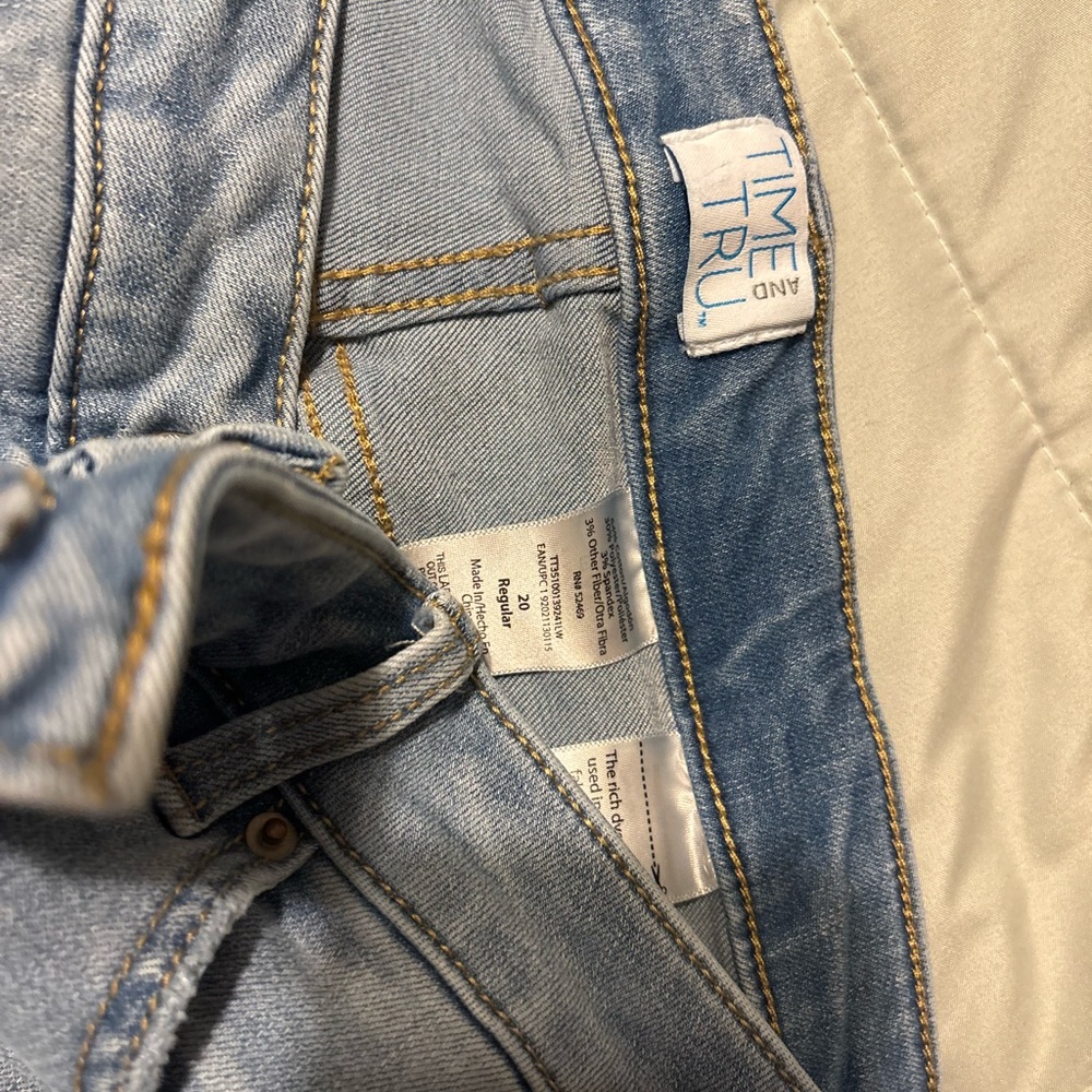 Time and Tru Women's Straight Leg Jeans in Light Blue - Picture 2 of 2